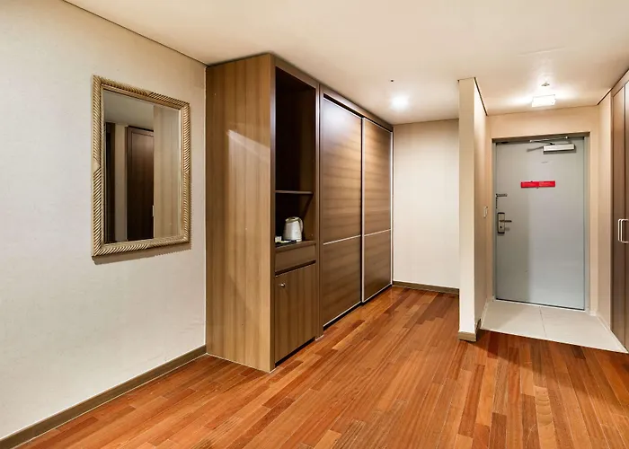 Ramada And Namdaemun 4*
