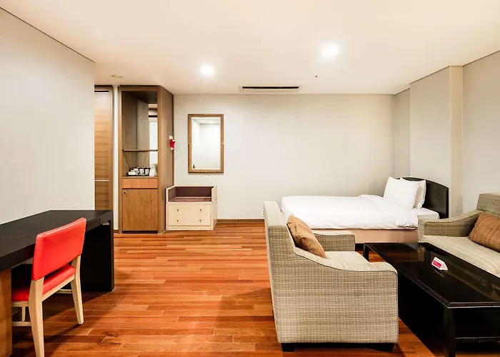 Ramada And Namdaemun Hotel