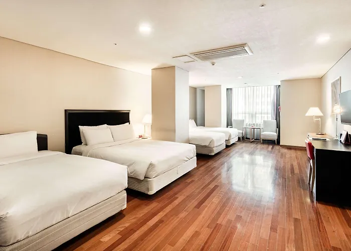 Ramada And Namdaemun 4*