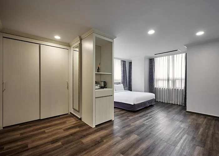 Ramada And Namdaemun Hotel