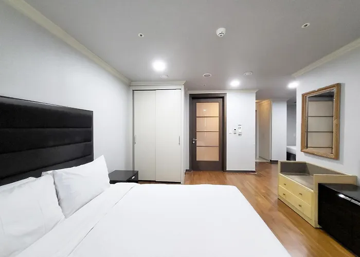 Ramada And Namdaemun Hotel 4*