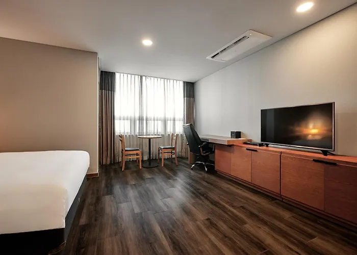 Hotel Ramada And Namdaemun 4*