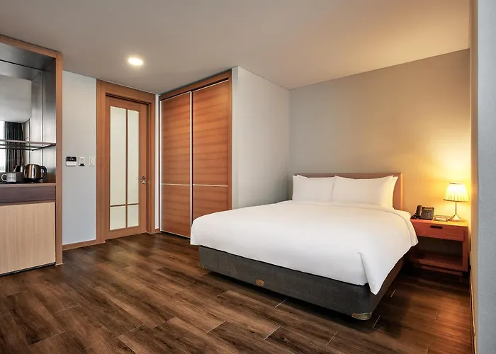 Ramada And Namdaemun 4*