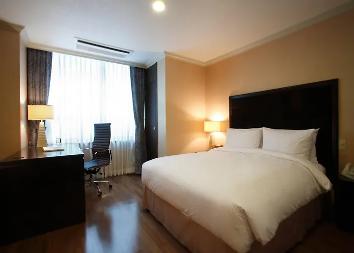 Hotel Ramada And Namdaemun 4*
