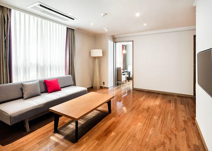 Ramada And Namdaemun Hotel