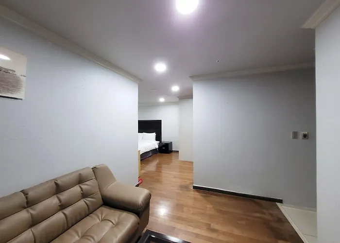 Ramada And Namdaemun Hotel 4*