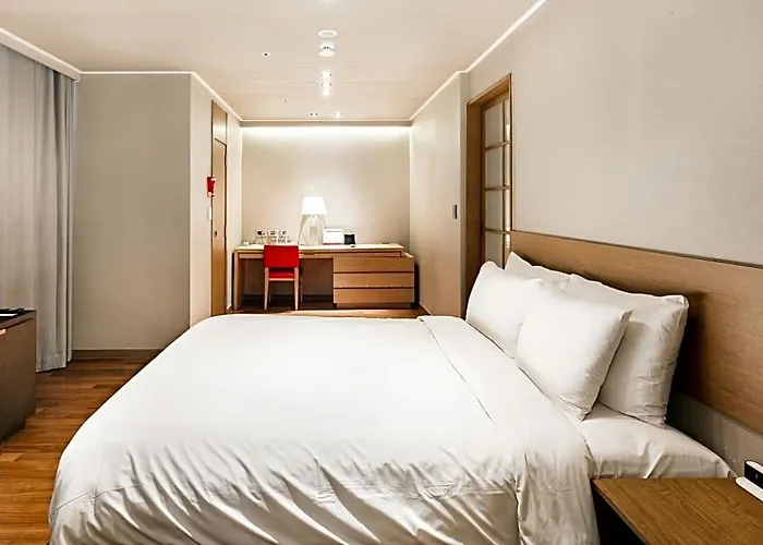 Hotel Ramada And Namdaemun Seul