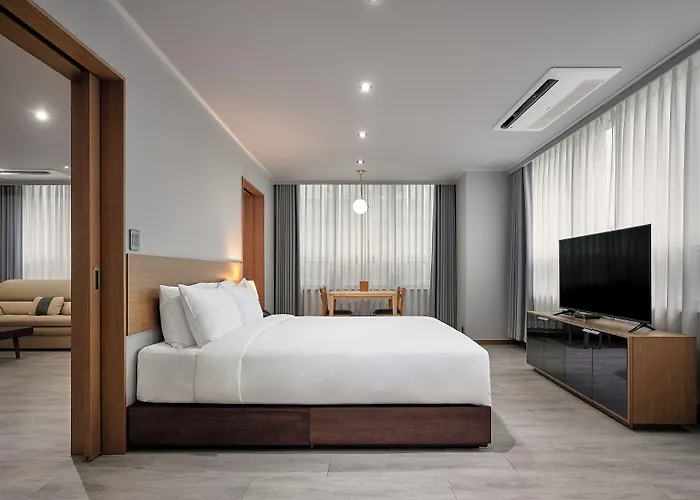 Ramada And Namdaemun Seoul