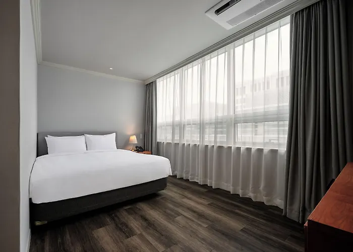 Ramada And Namdaemun Hotel 4*