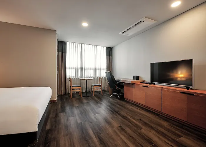 Ramada And Namdaemun Hotel
